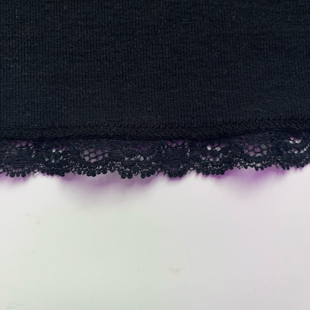 Black brandy Melville crop top with lace - Picture 3 of 4